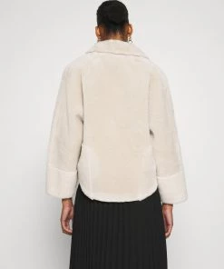 Oakwood Damen HELEN Wintermantel Light Beige -Oakwood Soldes Boutique 6c0d6a33190146b9951c7ddc4e12824a