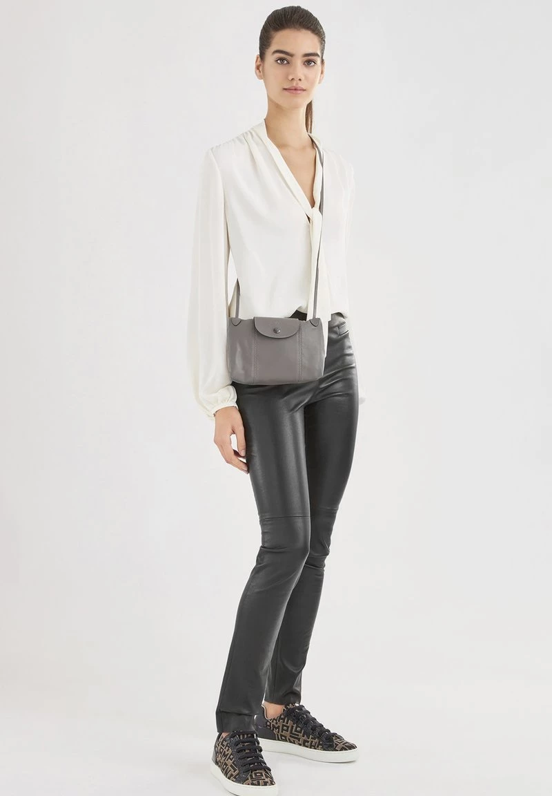 Longchamp Damen LE PLIAGE Umhängetasche Turteltaube 1 Longchamp Damen LE PLIAGE Umhängetasche Turteltaube