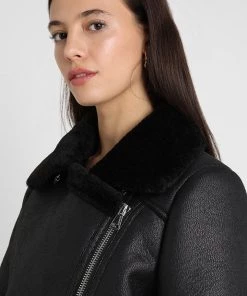 Oakwood Damen COMMUNITY Winterjacke Black 9 Oakwood Damen COMMUNITY Winterjacke Black -Oakwood Soldes Boutique 7461b065e46b4ae897b94ae816996ba0