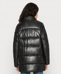 Oakwood Damen FAMER REMOVABLE HOOD Wintermantel Black -Oakwood Soldes Boutique 7aea629f78e44689b160eff71de3a43c