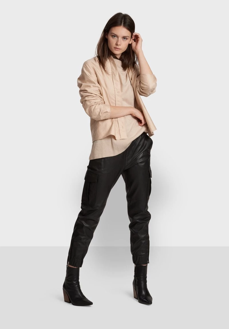 Oakwood CARGO Lederhose Black Damen 2 Oakwood CARGO Lederhose Black Damen – Bild 2