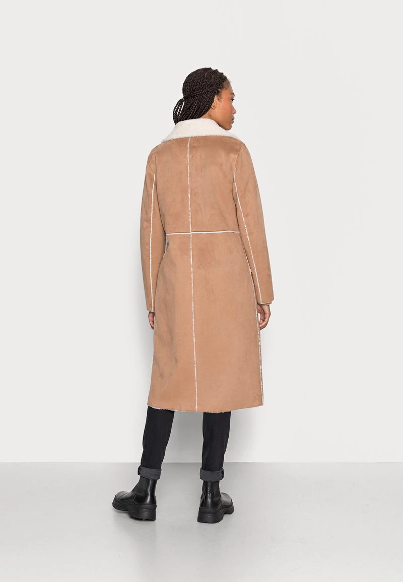 Oakwood Damen LOYALTY Wintermantel Tan 3 Oakwood Damen LOYALTY Wintermantel Tan – Bild 3