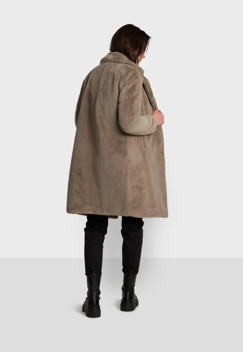 Oakwood Damen CYBER Wintermantel Dark Beige 5 Oakwood Damen CYBER Wintermantel Dark Beige – Bild 5