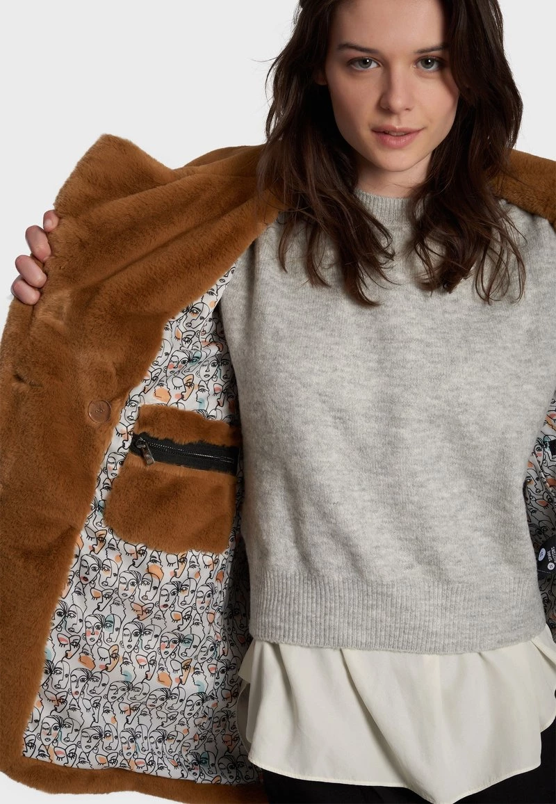 Oakwood PERSHING Wintermantel Brown Damen 4 Oakwood PERSHING Wintermantel Brown Damen – Bild 4