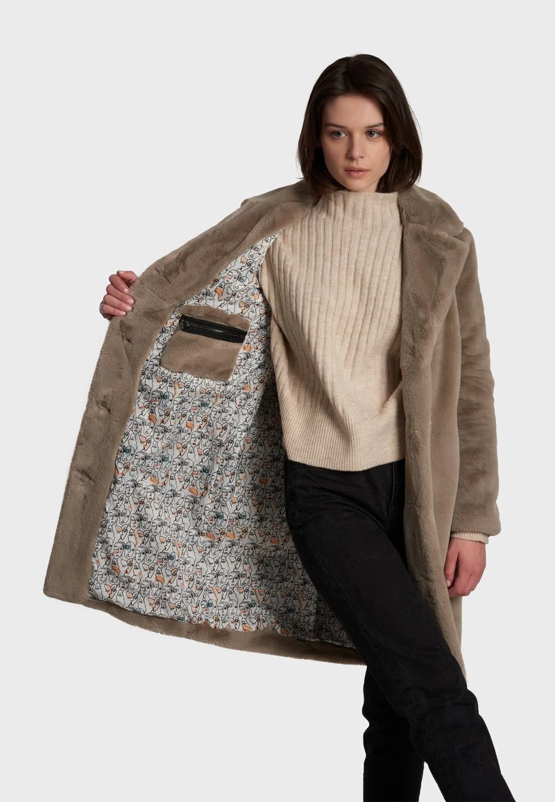 Oakwood Damen CYBER Wintermantel Dark Beige 4 Oakwood Damen CYBER Wintermantel Dark Beige – Bild 4