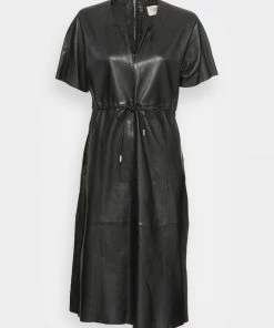 Oakwood DANCE Freizeitkleid Black Damen 8 Oakwood DANCE Freizeitkleid Black Damen -Oakwood Soldes Boutique de0f2683f05f4ed2b3e9fc3d0499ae2d