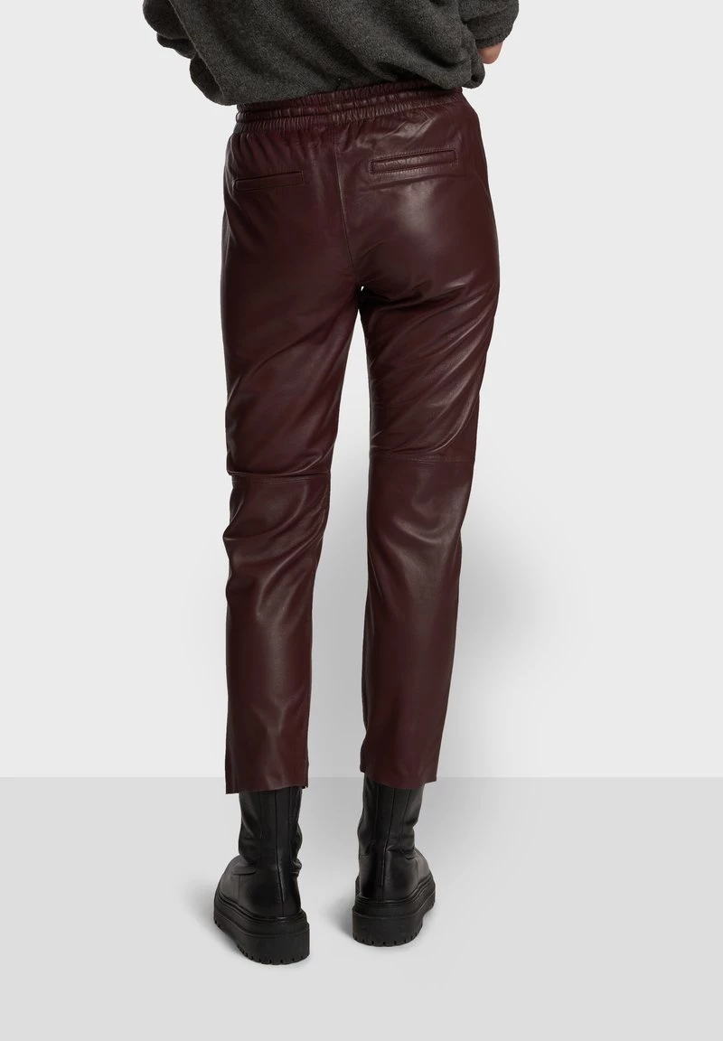 Oakwood Damen GIFT Lederhose Wine 2 Oakwood Damen GIFT Lederhose Wine – Bild 2