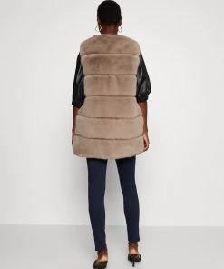 Oakwood Damen ACT Weste Taupe -Oakwood Soldes Boutique ffdf59b1497f47b4ba11de55b5ed3ee0